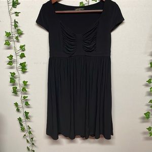Sofisticated black dress. Size L. knee length dress
